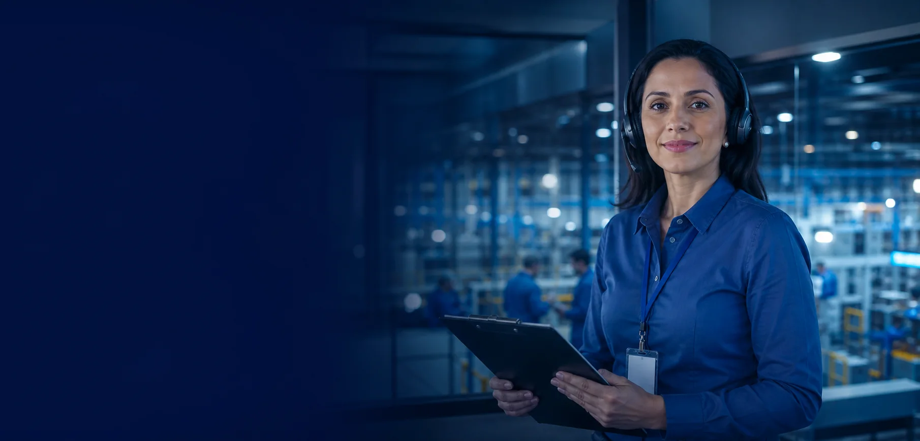 Equipe industrial reunida em ambiente de trabalho